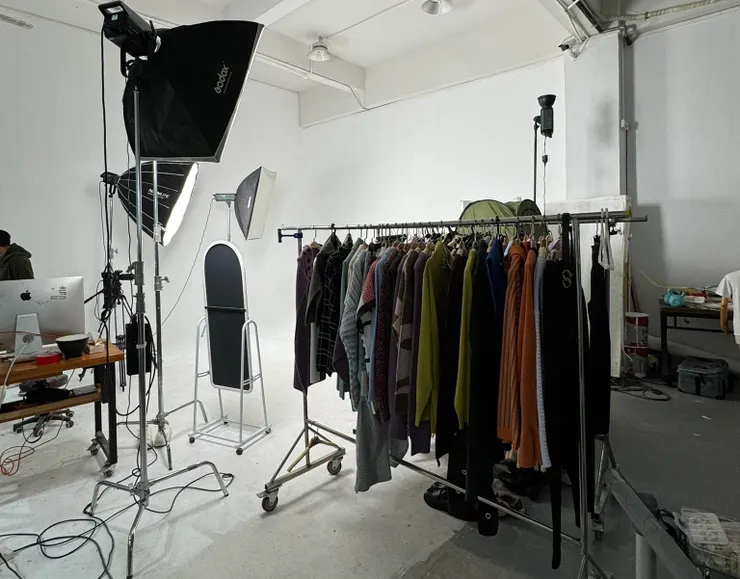 體驗到攝影棚拍照、協助搭配、跨領域溝通