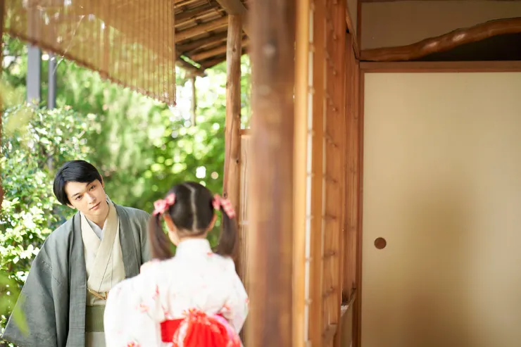 喜久雄無疑是成功的藝術家，但對女兒綾乃而言，也是個糟糕透頂的父親