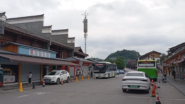 下車點，荔波小七孔東門樣貌