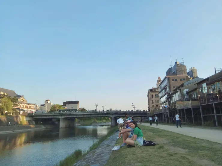 隔天下午，我又來鴨川放空。