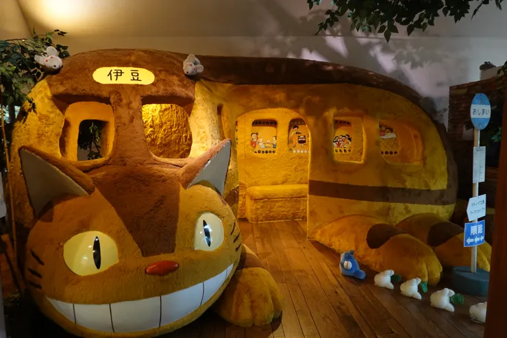 柔軟舒適的龍貓巴士。