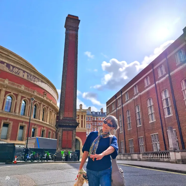 【紅磚陶土都鐸式煙囪舉目可見！Kensington Gore街景。】