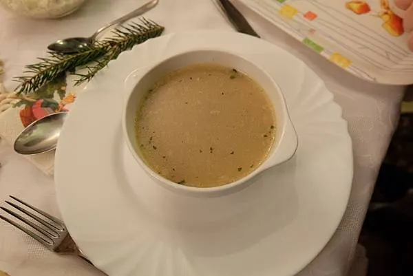 整個湯長這樣 ( 麵已在湯裡 )。