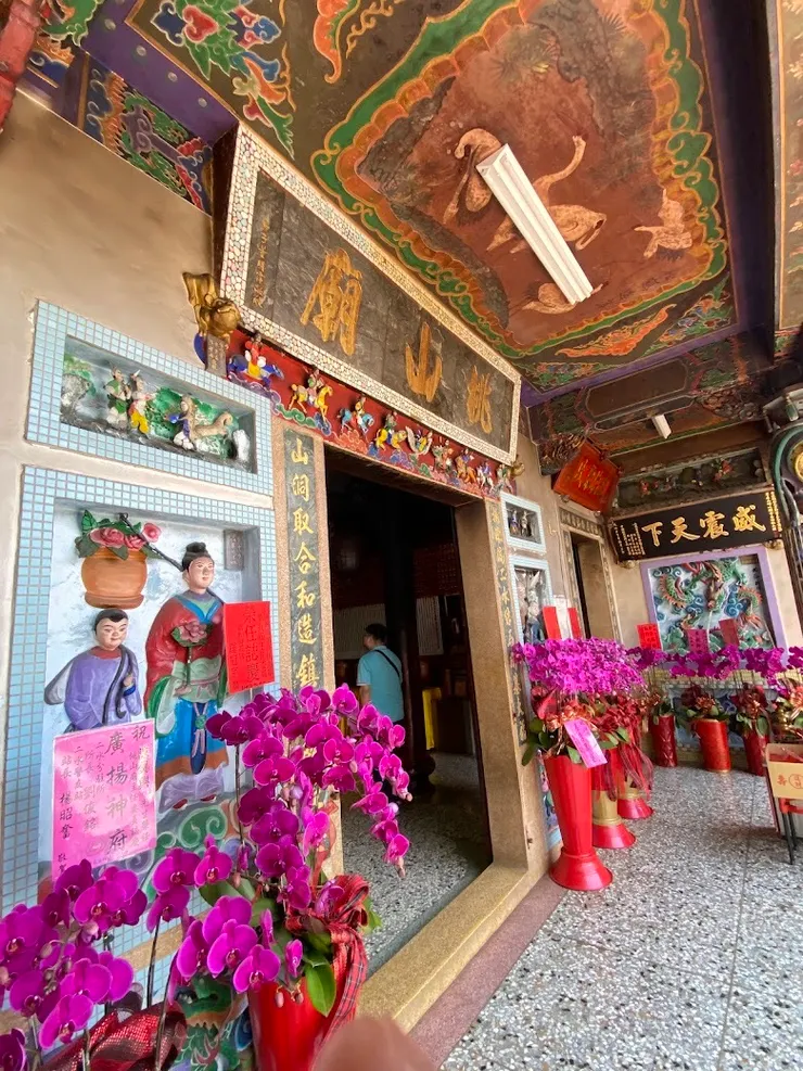 浮雕彩繪工藝（圖片截圖於網路）