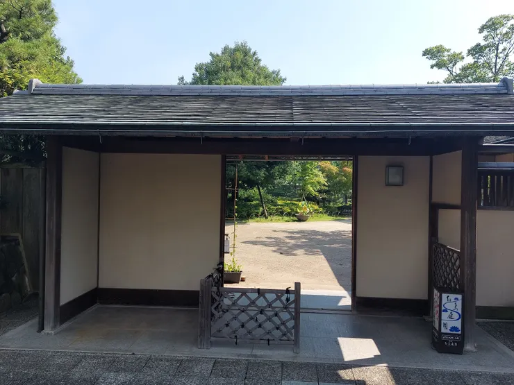 白鳥庭園入口的樣子