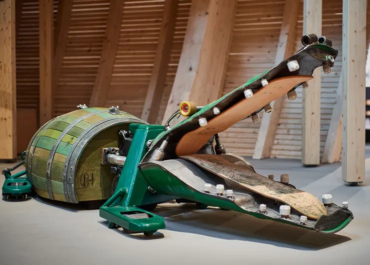 用回收材料製作的鱷魚，教小孩刷牙(攝影：Yves Sucksdorff)