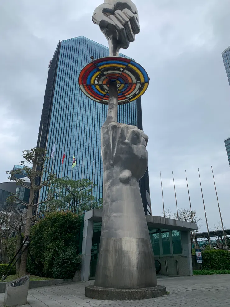 心心：每次來都覺得這雙手很酷。