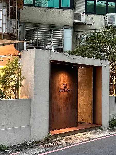 台北松山咖啡廳|適合工作或讀書的巷弄間絕美秘境