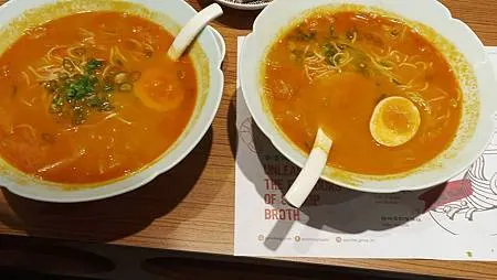 [異國美食]令人噴香的一碗新加坡樂天餐飲集團來的拉麵，集合鮮