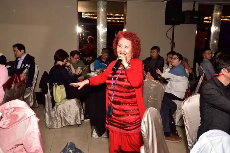 陳今珮擔任表演嘉賓演唱多首成名曲。圖 / 咚咚鏹消費福利聯盟提供