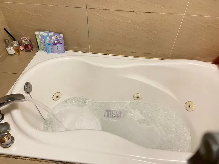 放水囉~看著泡泡 好療癒喔~