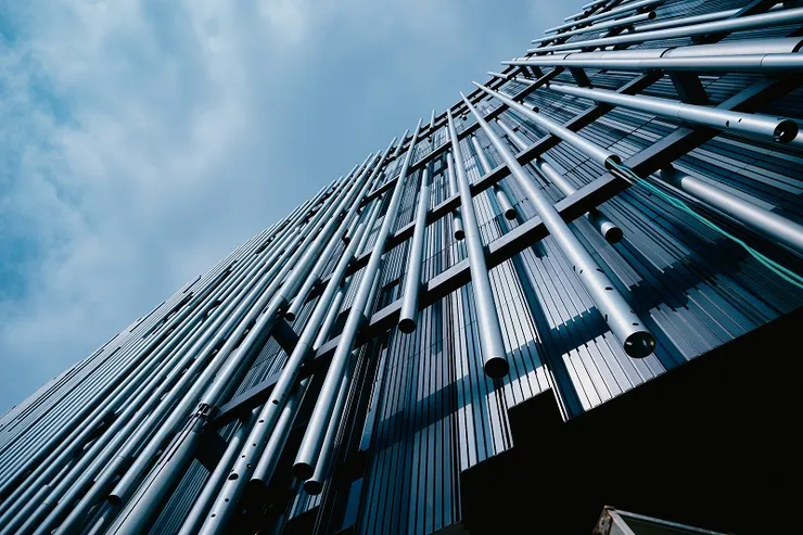 場館與園區內充滿呼應自然的有機線條。