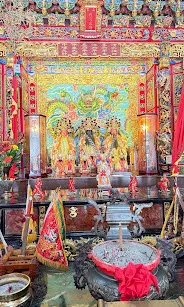 主殿參拜保生大帝與眾神(圖片截圖於網路)