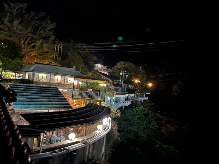 溫泉池夜景