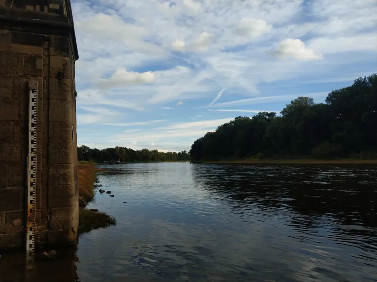 今年乾旱,水位異常的低