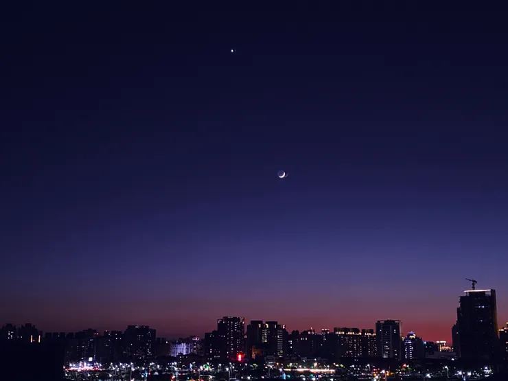 日昇日落的朝夕與餘暉