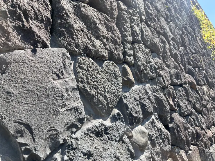 眼鏡橋附近的愛心石頭