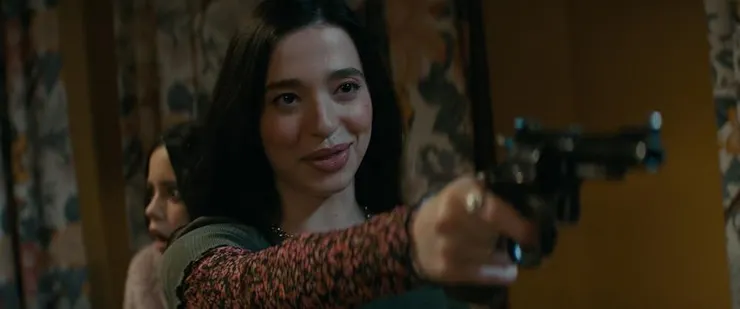 Mikey Madison從砍殺片裡的尖叫怪，走到奧斯卡寶座，只用了不到三年