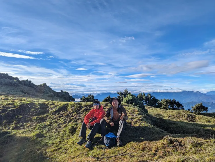 草地休息時 明翰與我