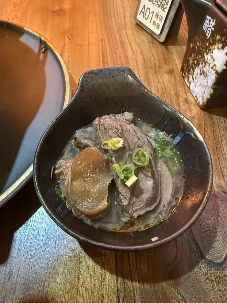 老闆細心補上的牛腱