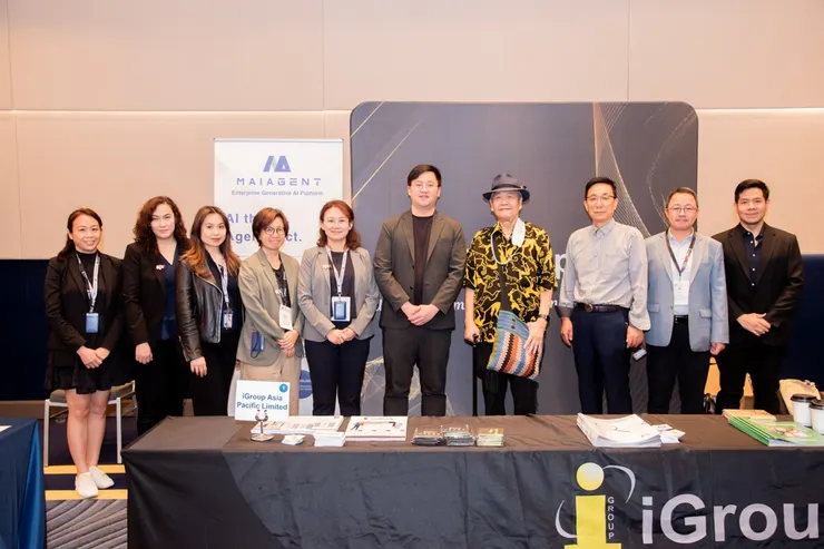 MaiAgent與iGroup核心團隊於簽約現場合影,雙方展現跨域整合實力,攜手推動企業生成式AI應用與知識服務創新佈局。圖/思邁智能提供