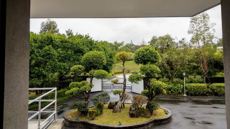 寓所內禁止拍攝，寓所左鄰海軍司令部、右臨憲兵隊、前臨基隆河