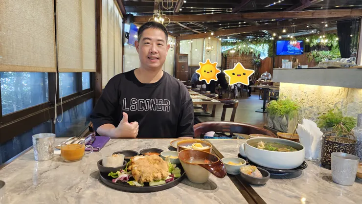 今天和爸媽去台北花園大酒店的花園ThaiThai餐廳慶祝父親節!全家人都滿意極了!