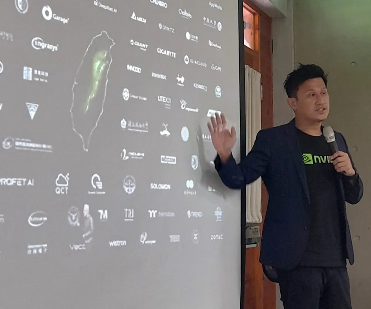 NVIDIA台灣區協理Alex的演講畫面~