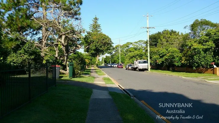 辦理完三大號，走在 Sunnybank 住宅區，天氣晴