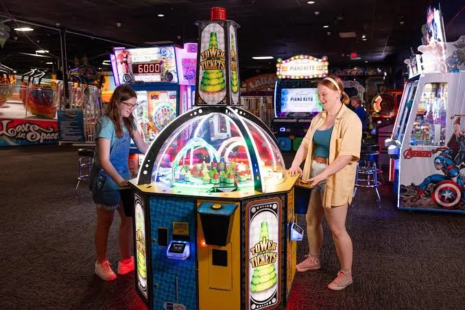 Oklahoma City’s Incredible Food and Fun 設有大型遊樂設施，是親子客的天堂。