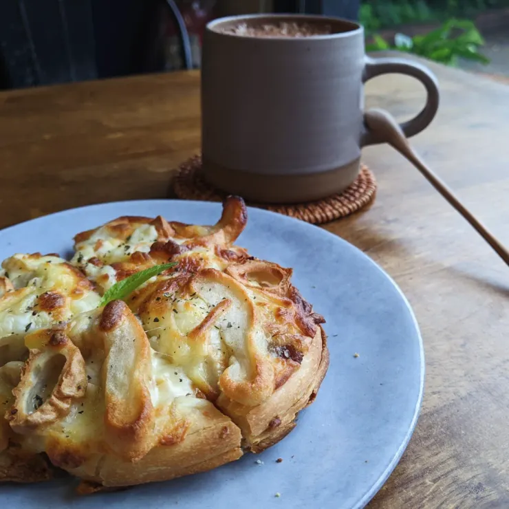 代表基隆精神的海港味起司酥塔餅，搭配基隆特有的吉古拉，很香很好吃！