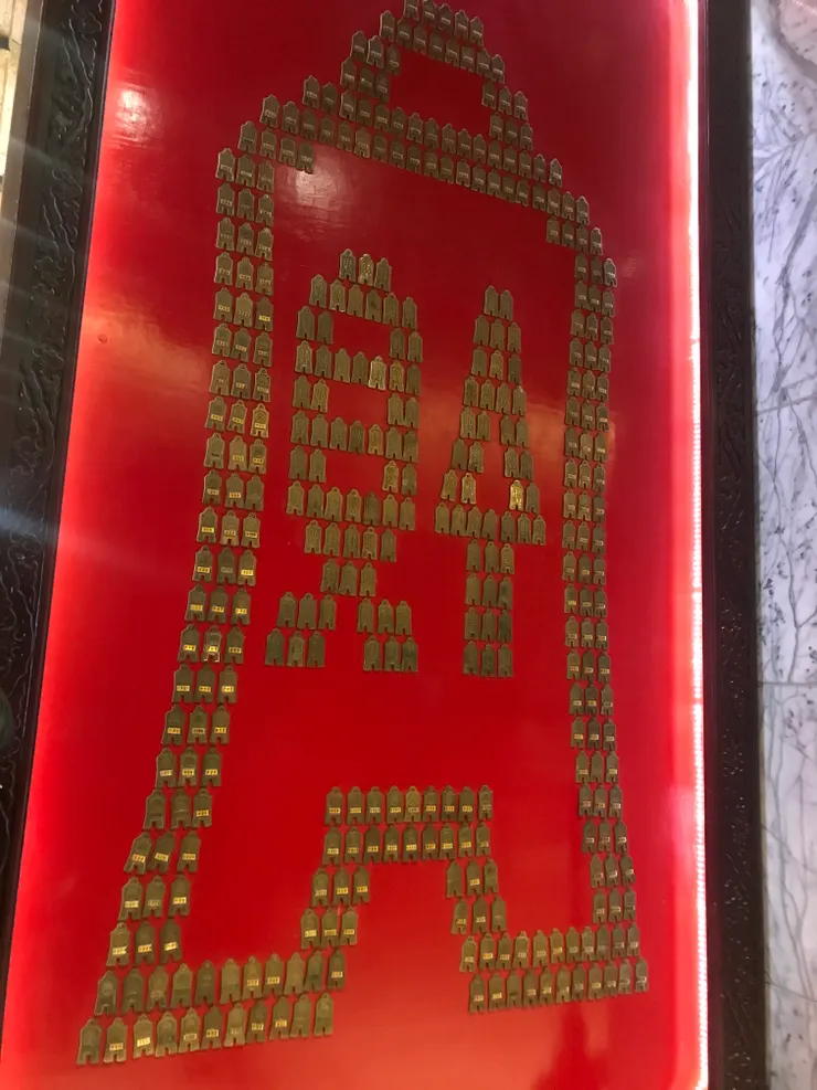 早年房間鑰匙被貼成財字展示