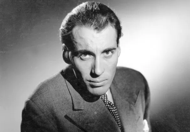 五官線條銳利的李爵爺不適合溫文的角色