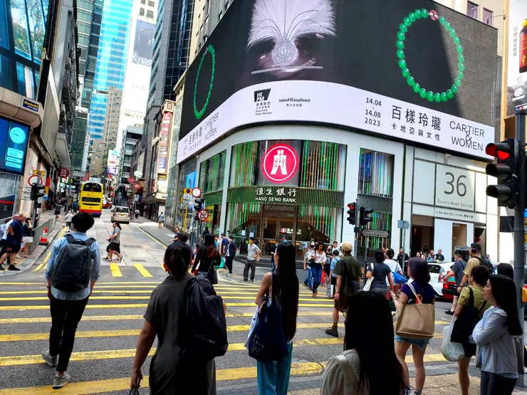 周一早上,中環恆生銀行前路口