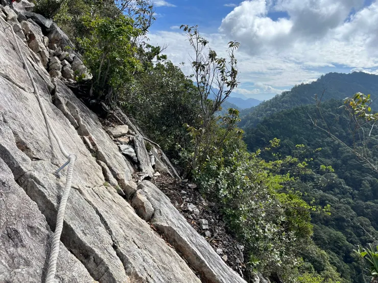 鳶嘴山攀繩路段