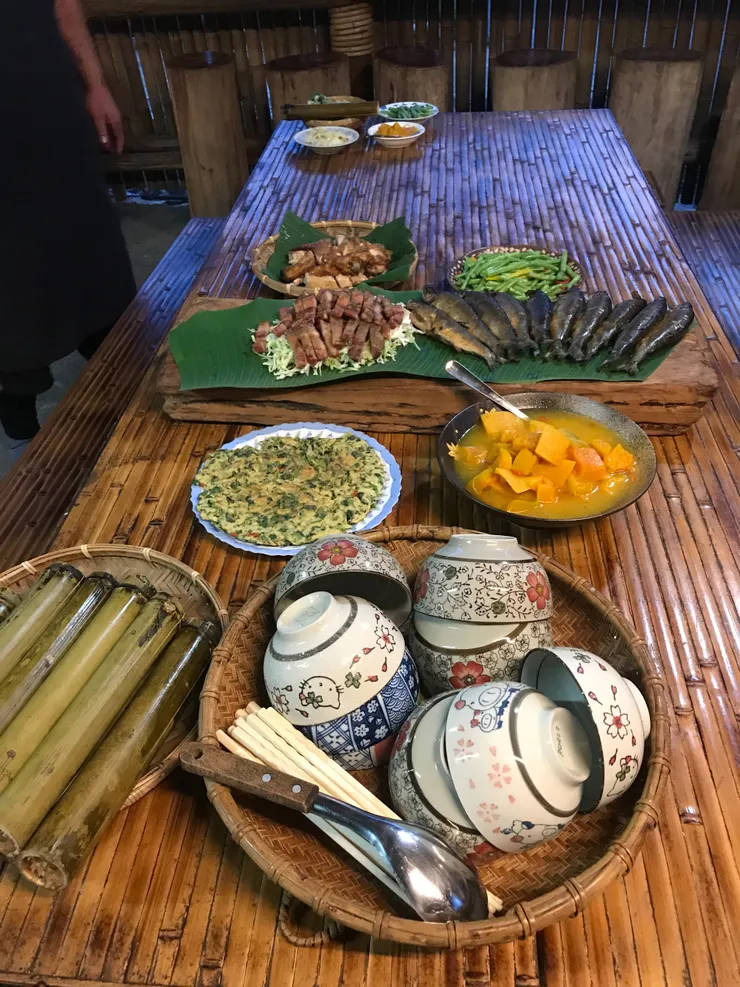 無上美味的豐盛佳餚,後續還有高麗菜和筍湯。