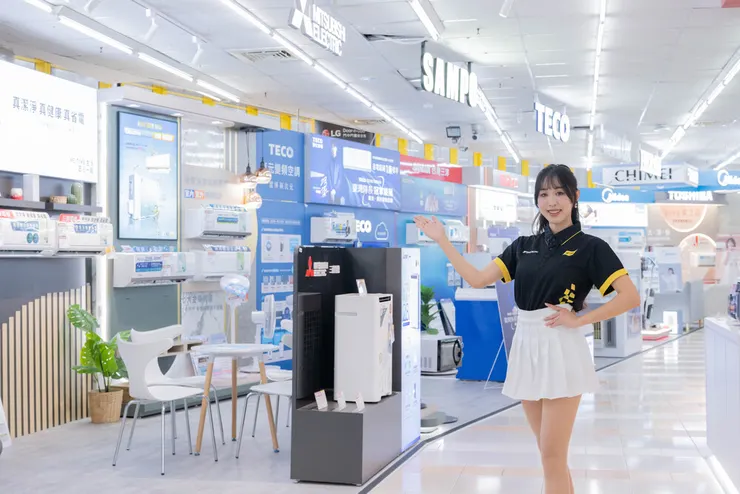 燦坤3C家電主打金星級(真省錢)「空調品牌週」，空調早鳥原廠好禮倒數10天，指定機型獨家抽十萬燦坤K幣，要買要快！