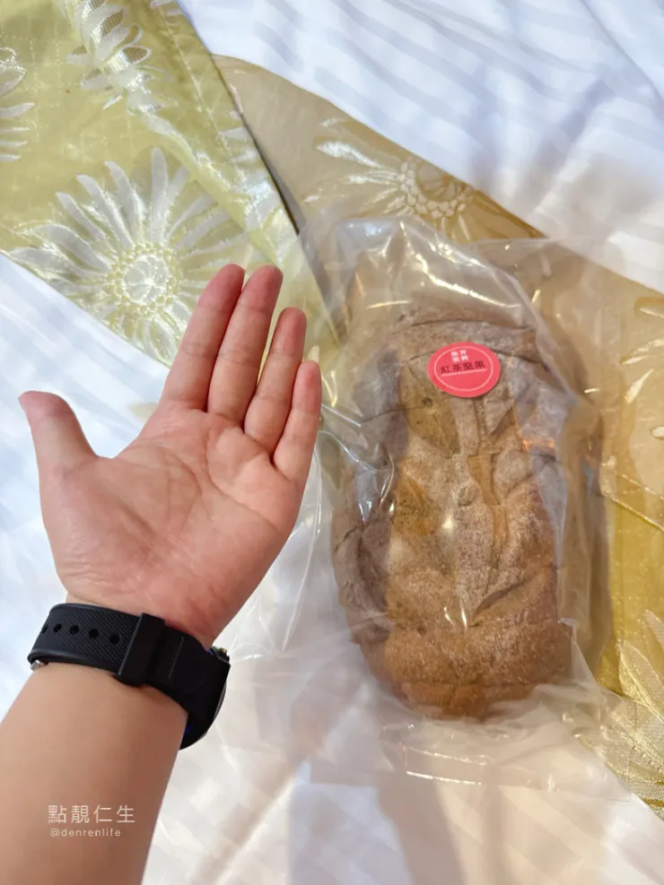 魚光窯烤麵包魚池店 每個麵包就是這麼大一顆