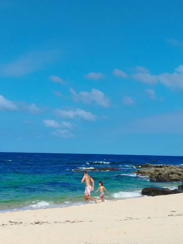 恰好捕捉到這對父女可愛的一幕