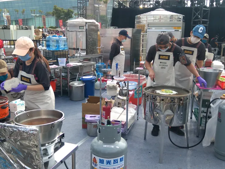 今天決賽的商家。 不收現金。