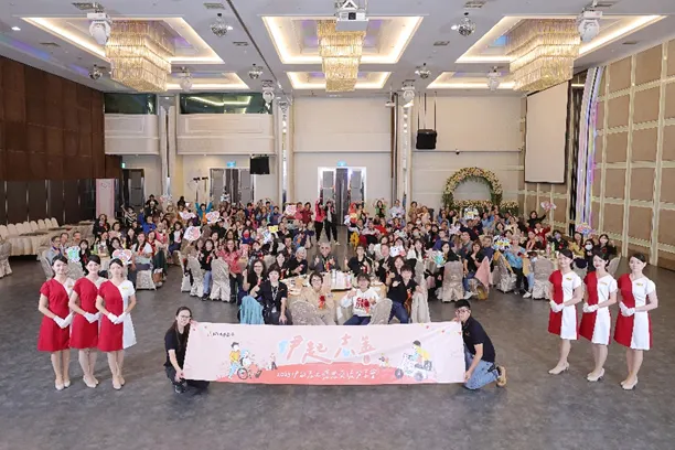 志工微小的善意，卻匯聚成光，照亮周遭的人。