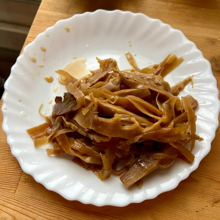 筍乾有脆，但有太多鬚鬚的感覺，印象中拉麵店的筍乾比較是一整塊，這次買的比較像滷腿庫裡的那種，但是是脆的