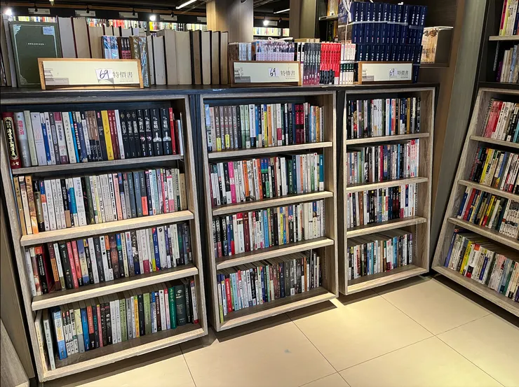 特價專區，可以用非常優惠的價格將書本帶回家。