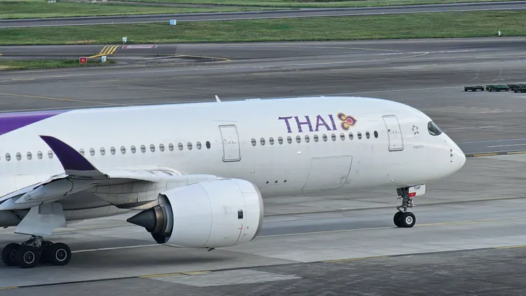 這是在桃機滑行的泰航空中巴士A350型客機