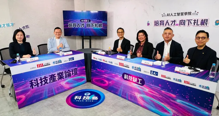 1111人力銀行舉辦一系列論壇，深入分析AI時代人才培育策略、教育體系改革，以及跨產業合作模式，獲得產官學研熱烈回響。(圖/1111人力銀行提供)