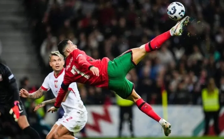 C.朗拿度倒掛金鉤射入世界波