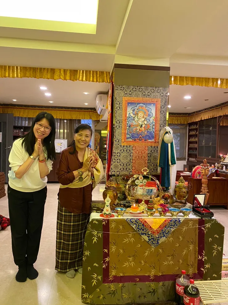 與仁波切母親合影