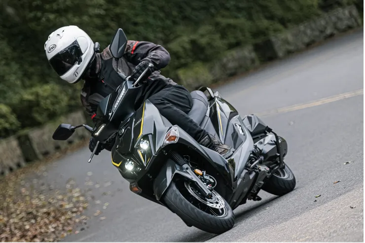 JET車系同級最大的260mm前剎車碟盤搭配全新Bosch 10.3 ABS系統與TCS系統，讓騎士從容地面對道路上的突發狀況。圖：經銷商提供