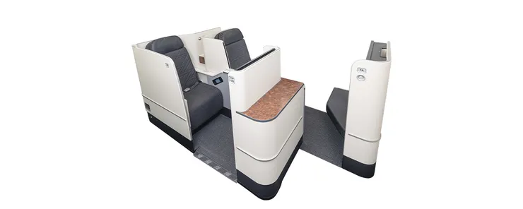 這是原773ER的Prestige Suite，各位可以看到是類包廂式的座艙