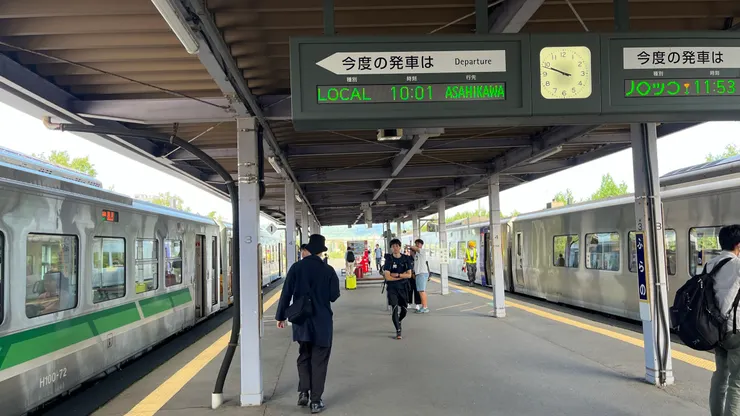 兩者之間有15分鐘，算是也給特急列車一點容錯的時間。
